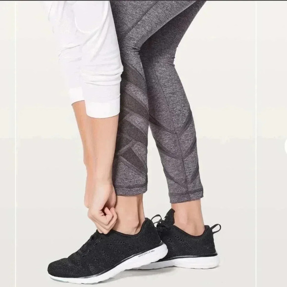 Lululemon Motionful 7/8 Tight 25"Heathered Black - Picture 11 of 15